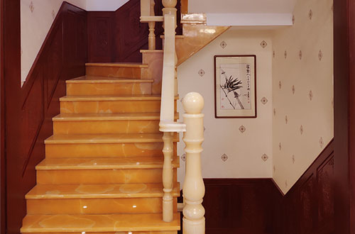 中山中式别墅室内汉白玉石楼梯的定制安装装饰效果